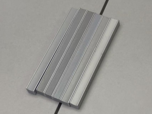 瓷砖美缝做同色系还是做定制调色？
